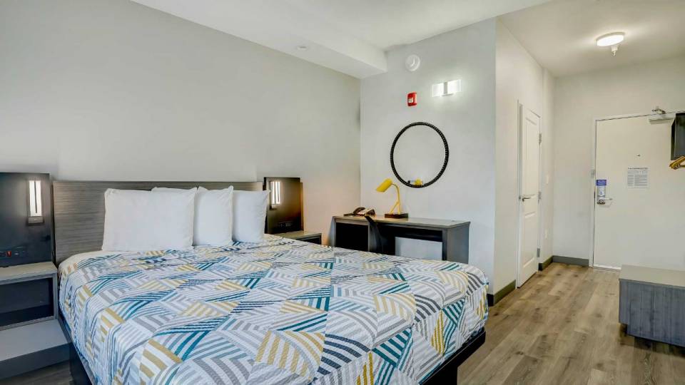 1 Queen Bed | Non-Smoking