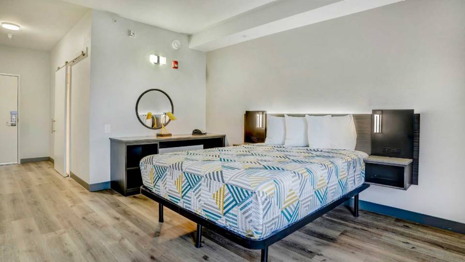 1 Queen Bed | Mobility Accessible Tub Nsmk