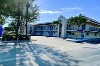 Motel 6 Riviera Beach, FL