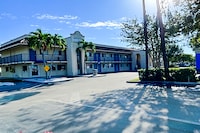 Motel 6 Riviera Beach, FL