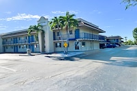 Motel 6 Riviera Beach, FL