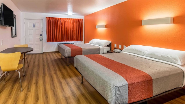 2 Full Beds | Mobility Accessible Tub Nsmk