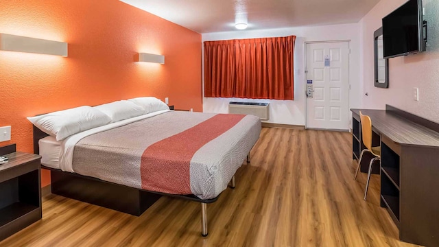 1 King Bed | Non-Smoking