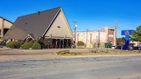 Motel 6 Arlington, TX - UTA