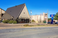 Motel 6 Arlington, TX - UTA