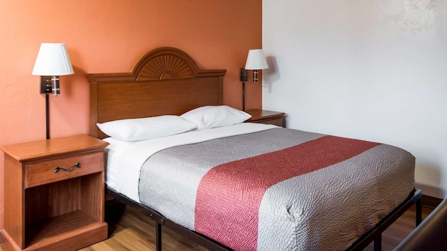 1 Queen Bed | Mobil Access Tub Nsmk Micfridg