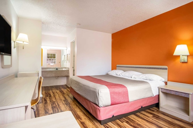 1 King Bed | Non-Smoking