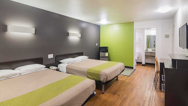 2 QUEEN BEDS | NON-SMOKING, KITCHEN