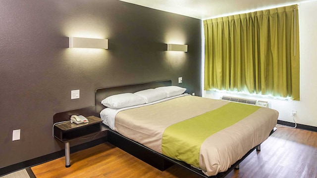 1 KING BED | MOBILITY ACCESSIBLE TUB, NSMK