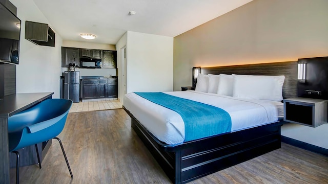 1 King Bed | Non-Smoking