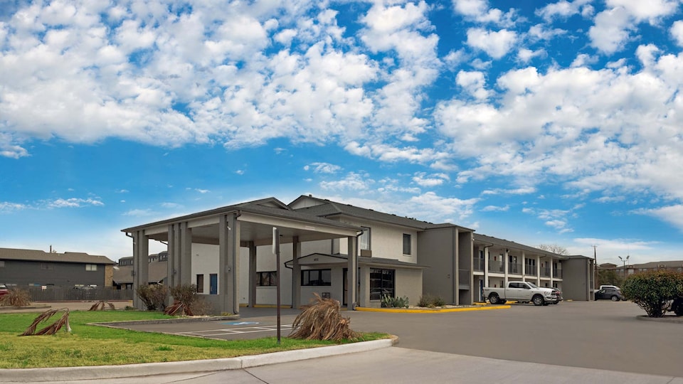 Studio 6 Waco, TX - Downtown - Baylor, Waco, Waco