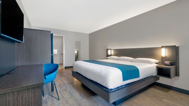 1 King Bed | Non-Smoking, Kitchen