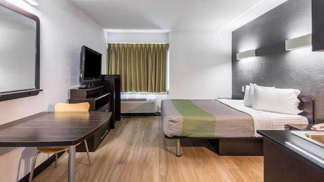 1 Queen Bed | Mobil Access Tub Nsmk Kitchen