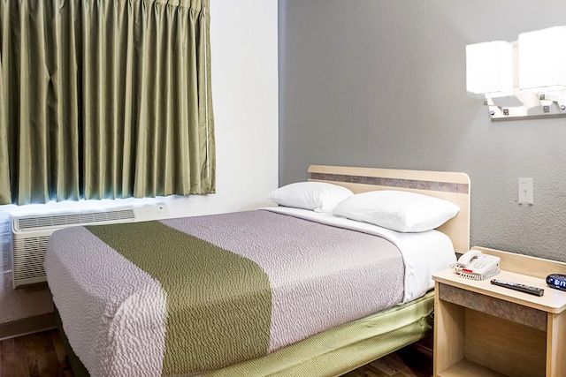 1 Queen Bed | Mobility Accessible Tub Nsmk