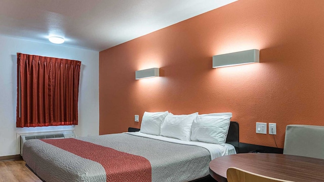 1 King Bed | Non-Smoking