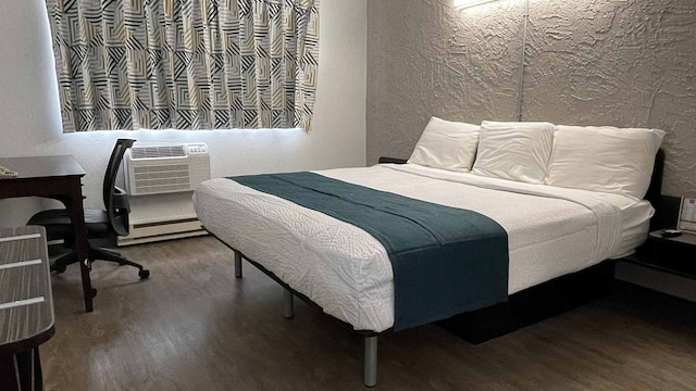 1 King Bed | Non-Smoking