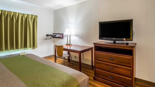 1 QUEEN BED | NON-SMOKING, MICFRIDGE