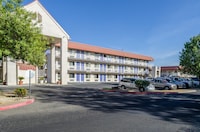 Studio 6 Fresno, CA - Extended Stay