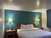 Motel 6 Portland, IN