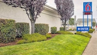 Motel 6 Coos Bay, OR