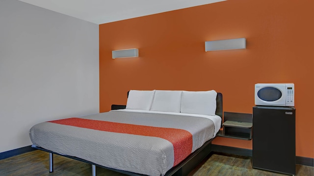 1 King Bed | Smoking, Micfridge