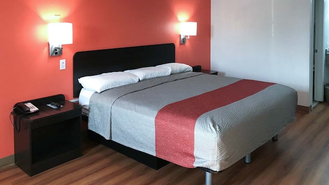 1 King Bed | Mobil Access Tub Nsmk Micfridg