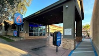 Motel 6 Pasadena, CA – Old Town Pasadena Area