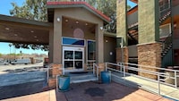 Motel 6 Pasadena, CA – Old Town Pasadena Area