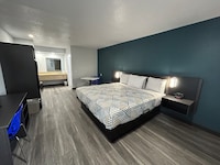 Studio 6 Bakersfield, CA - South