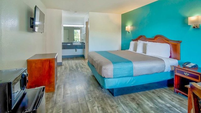 1 King Bed | Non-Smoking, Micfridge