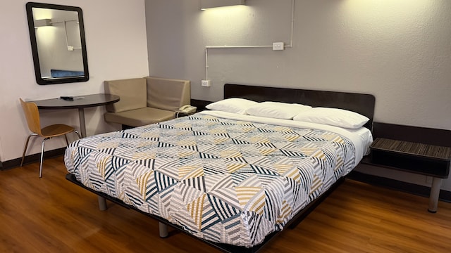 1 King Bed | Mobility Access RI Shwr Smk