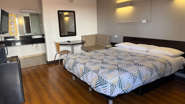 1 King Bed | Non-Smoking