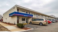 Motel 6 Joliet, IL - I-80