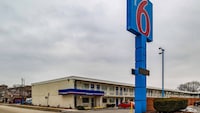Motel 6 Joliet, IL - I-80