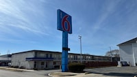 Motel 6 Joliet, IL - I-80