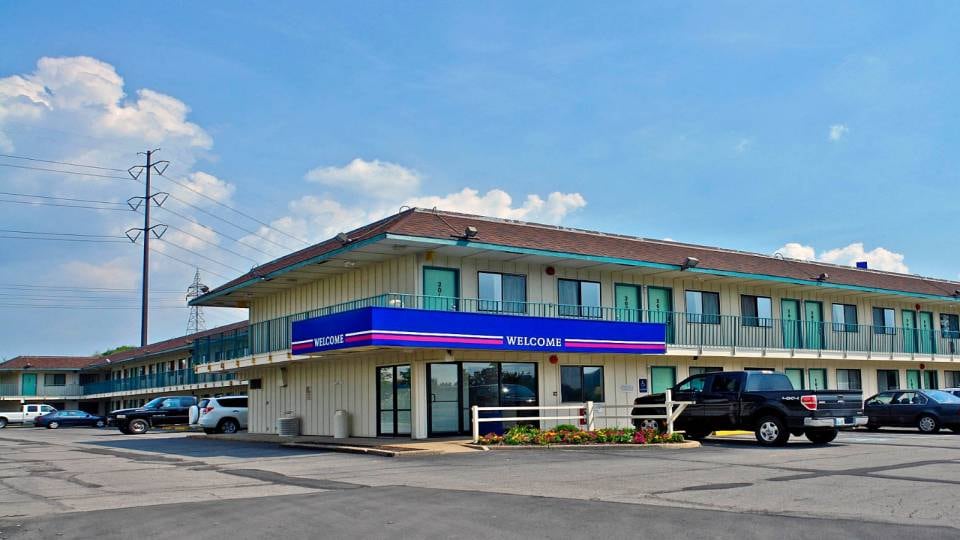 Motel 6 Pittsburgh, PA - Crafton, C15071, Pittsburgh PA