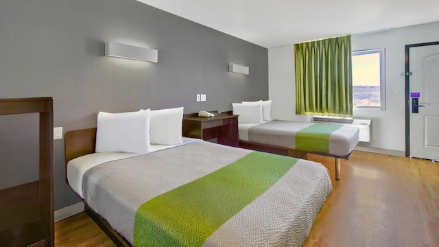 2 FULL BEDS | NON-SMOKING, KITCHEN