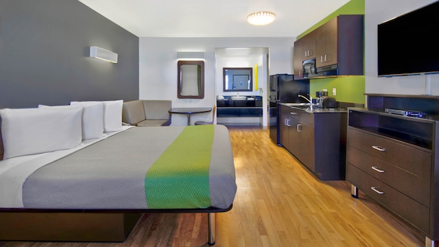 1 KING BED | NON-SMOKING, KITCHEN