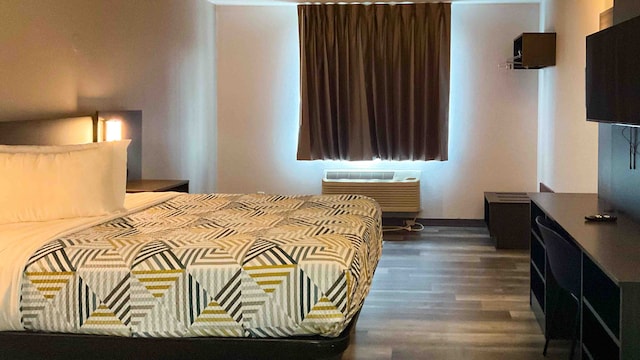 1 King Bed | Non-Smoking