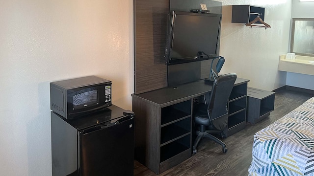 1 King Bed | Mobility Acc Tub Smk Micfridge