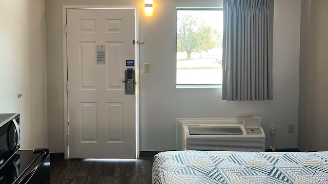 1 King Bed | Smoking, Micfridge