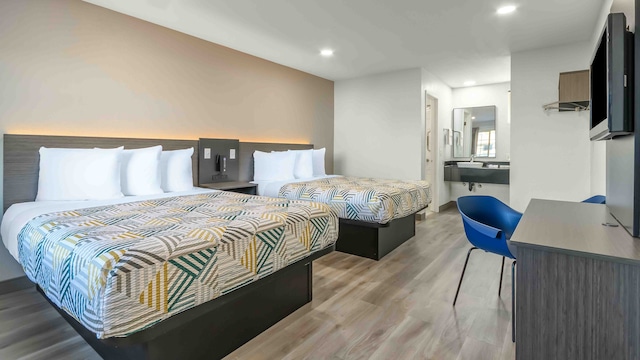 2 Queen Beds | Smoking