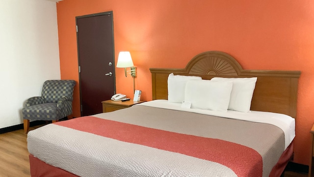 1 KING BED | SUITE NON-SMOKING HOT TUB