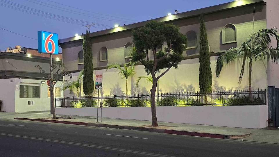 Motel 6 Los Angeles, CA - Downtown, C90006, Los Angeles