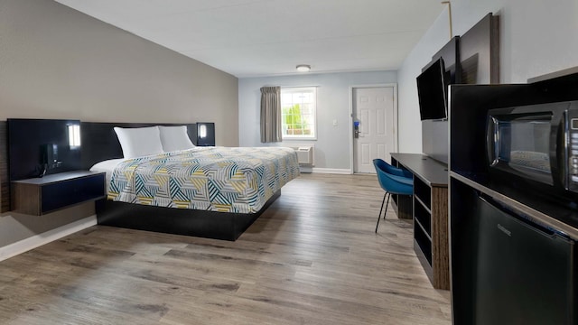 1 King Bed | Smoking