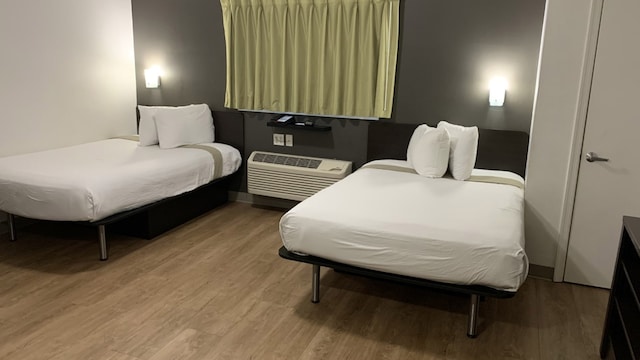 2 Full Beds | Smoking, Kitchen