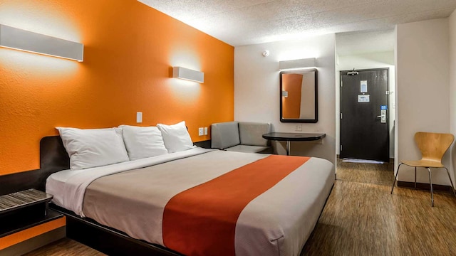 1 King Bed | Non-Smoking