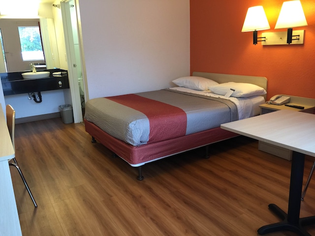 1 Cama Queen | Recientemente rediseñado, para no fumadores