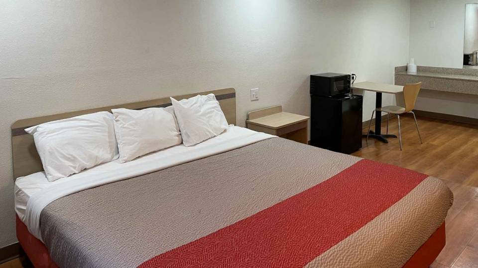 1 Queen Bed | Non-Smoking