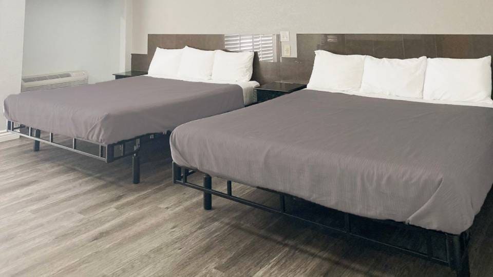 2 Queen Beds | Non-Smoking, Micfridge